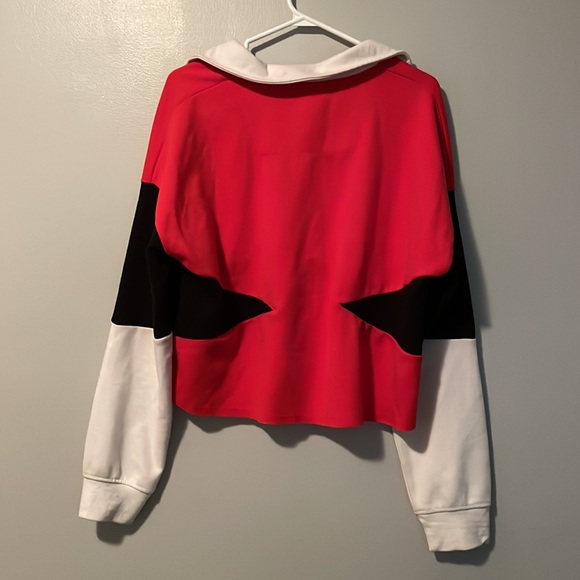 White black and red sweater - Picture 4 of 4